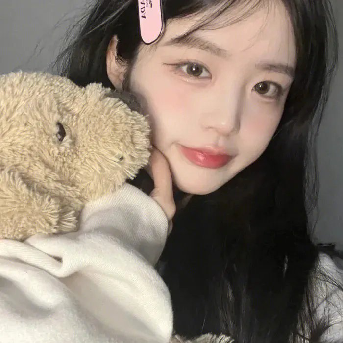 蕾哈娜内衣秀封面